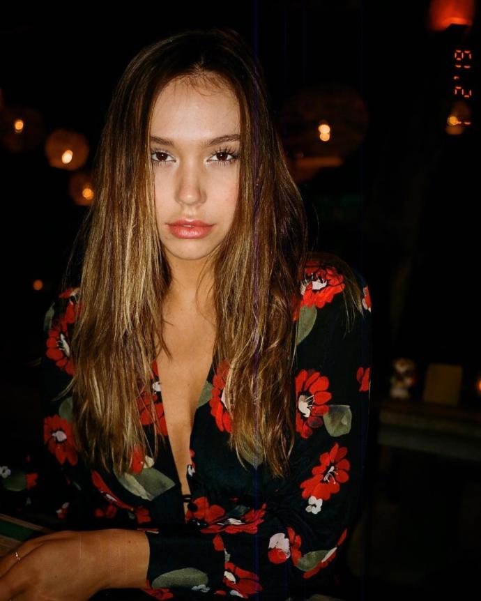 Alexis Ren sizce güzel mi? Neler düşünüyorsunuz?