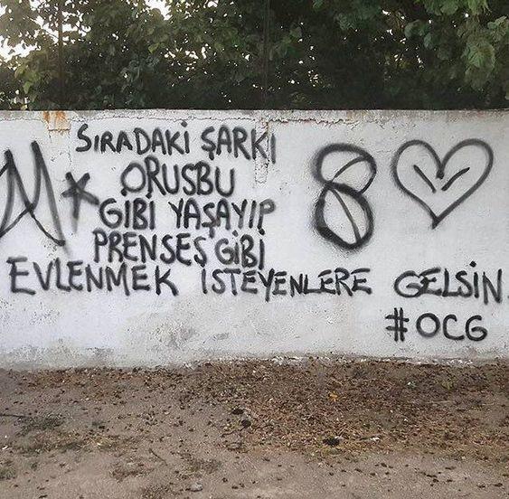 Erkeklerin duygulariyla oynamak cok hosuma gidiyor neden?