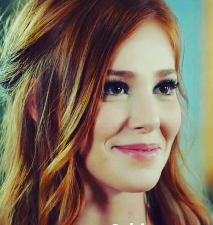 Beren Saat mı daha güzel Elçin Sangu mu?