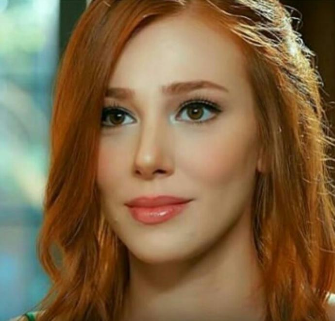 Beren Saat mı daha güzel Elçin Sangu mu?
