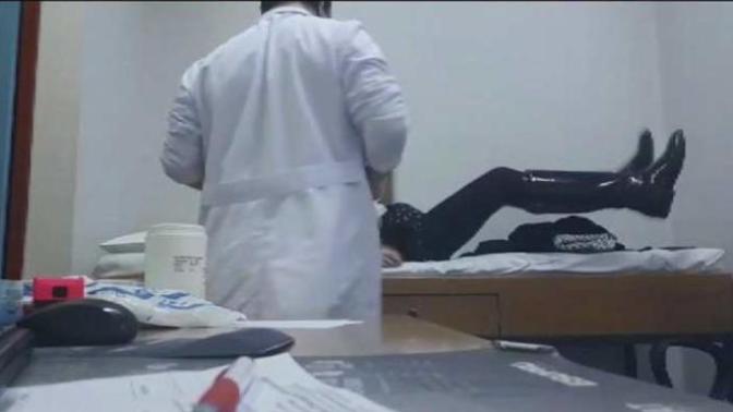 Doktorun gizlice çektiği hastaların görüntüleri tanışma sitesinde. Sizin veya eşinizin başına öyle birşey gelse ne yapardınız?
