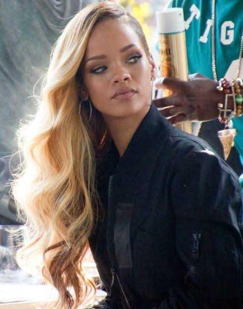 Rihanna esmer tenli olduğu halde neden saç modelleri ve renkleri ona çok yakışıyor?