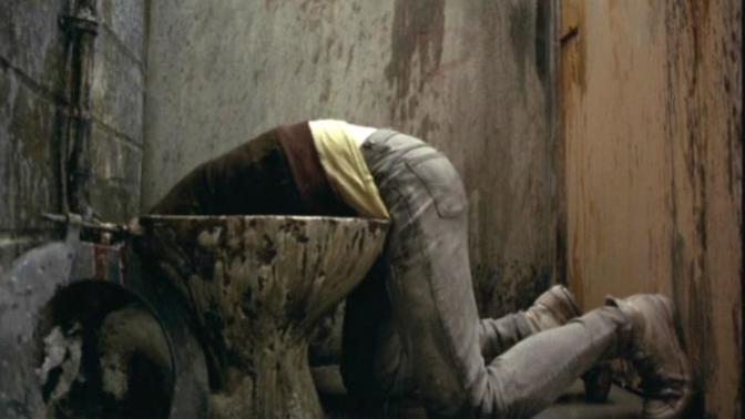 Libido tavana vurduğunda ve müsait mekan olmadığında tuvalette seks yapar mısınız?