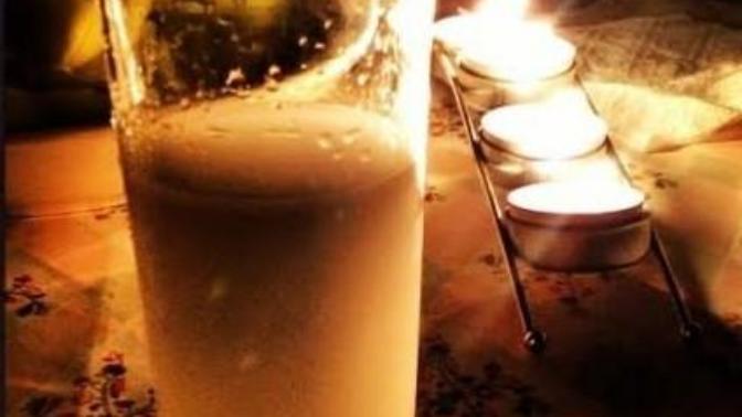 Al kadehi eline, dokun gönül teline, muhabbet âlemine, bir merhabadır rakı. Sizcede öyle mi?