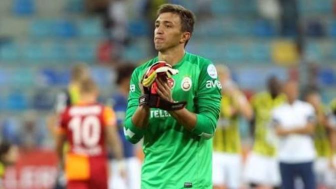 Hangi takımın kalecisi en iyi kaleci Galatasaray'ın mı ❤💛 Fenerbahçe'nin mi 💛💙 yoksa Beşiktaş'ın mı?