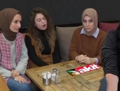Deniz Çakir'a iftira atan bu turbanlilar ickili mekanda ne yapiyorlardi acaba?