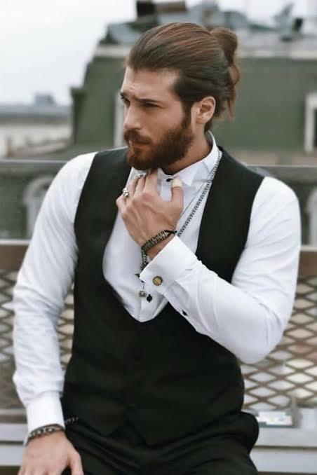 Can Yaman'a bir tek ben mi aşığım? Sizce de çok yakışıklı değil mi?