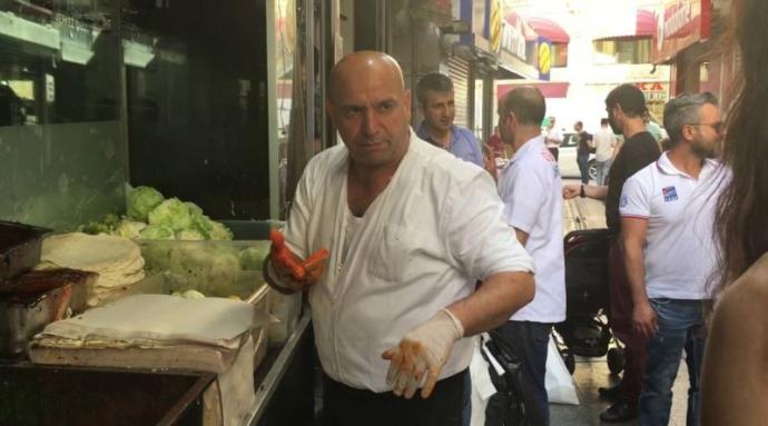Önünde Dakikalarca Kuyrukta Beklenen Çiğ Köfteci Ali Usta'nın Sırrı Ne?