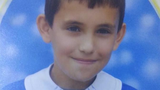 Mavi önlük giyenler burada mı?