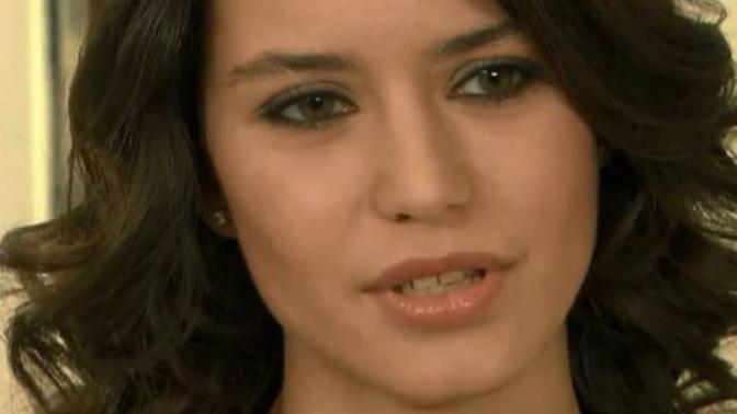 Beren Saat abartıldığı kadar güzel mi sizce?