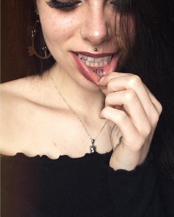 İnner lip tattoo hakkında ne düşünüyorsun?