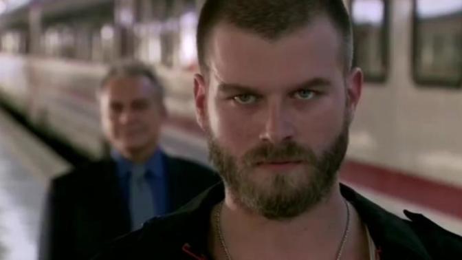 Sarp Yılmaz yolu sizce de kıvanç tatlıtuğa yakışmazmıydı?