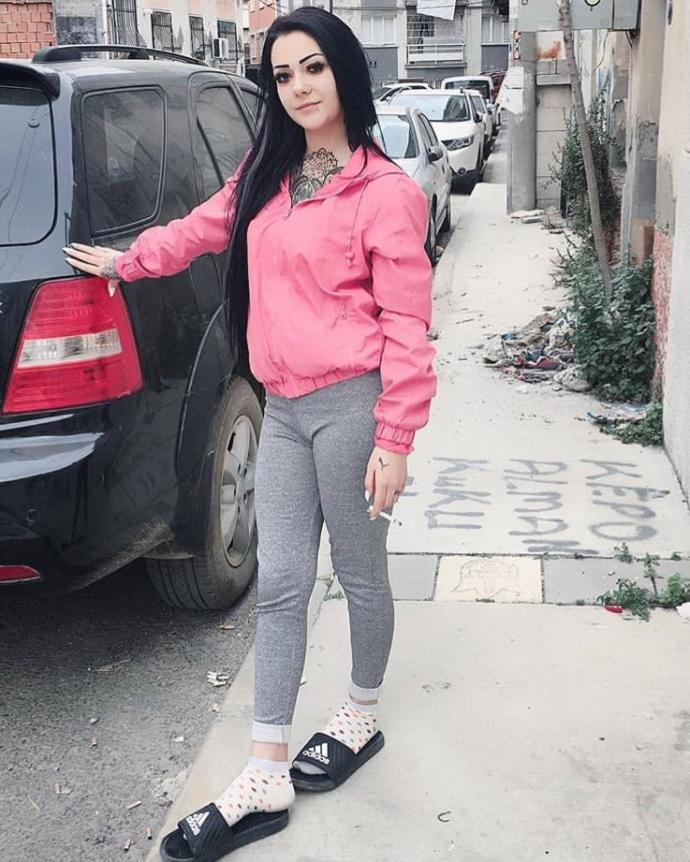 Sizce ayan (çakmacı arabesk rapçi mahalle kekosu) kızlar neyin kafasını yaşıyor?