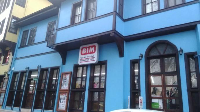 Siz hayatınızda böylesine lüks bi' BİM gördünüz mü?