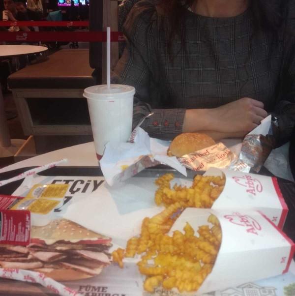 Fast food yemeklerin hayatında ki yeri nedir?