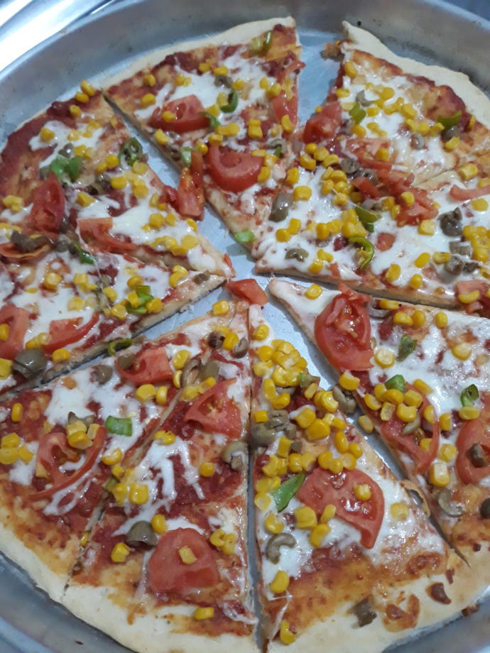 Bir tarifte iki tepsi pizza çıktı. Defalarca yaptım, hemde ucuza geliyor 