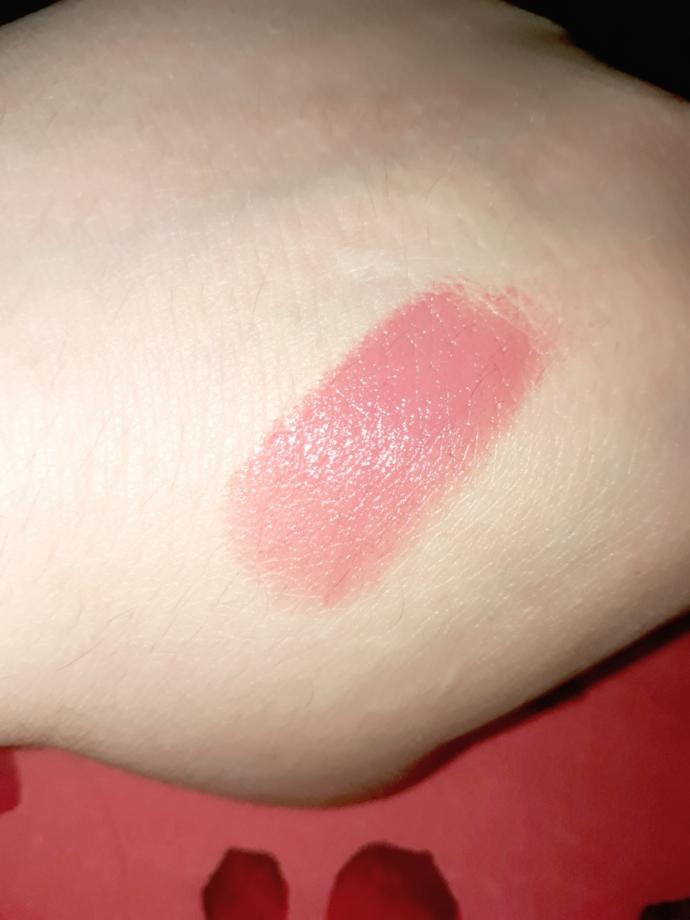 Sizve golden rose velvet matte 12 numaralı rujunu mu alayım yoksa maybelline color senseyional 987 smoky rose mi sizce?