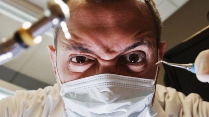 Doktor dişini çekip eline verse ne yaparsın?