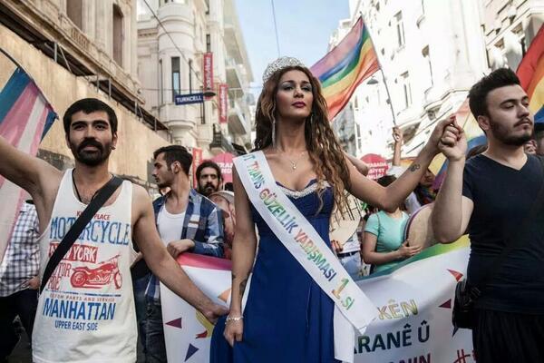 Travesti&Transseksüel güzellik yarışması hakkında ne düşünüyorsunuz?
