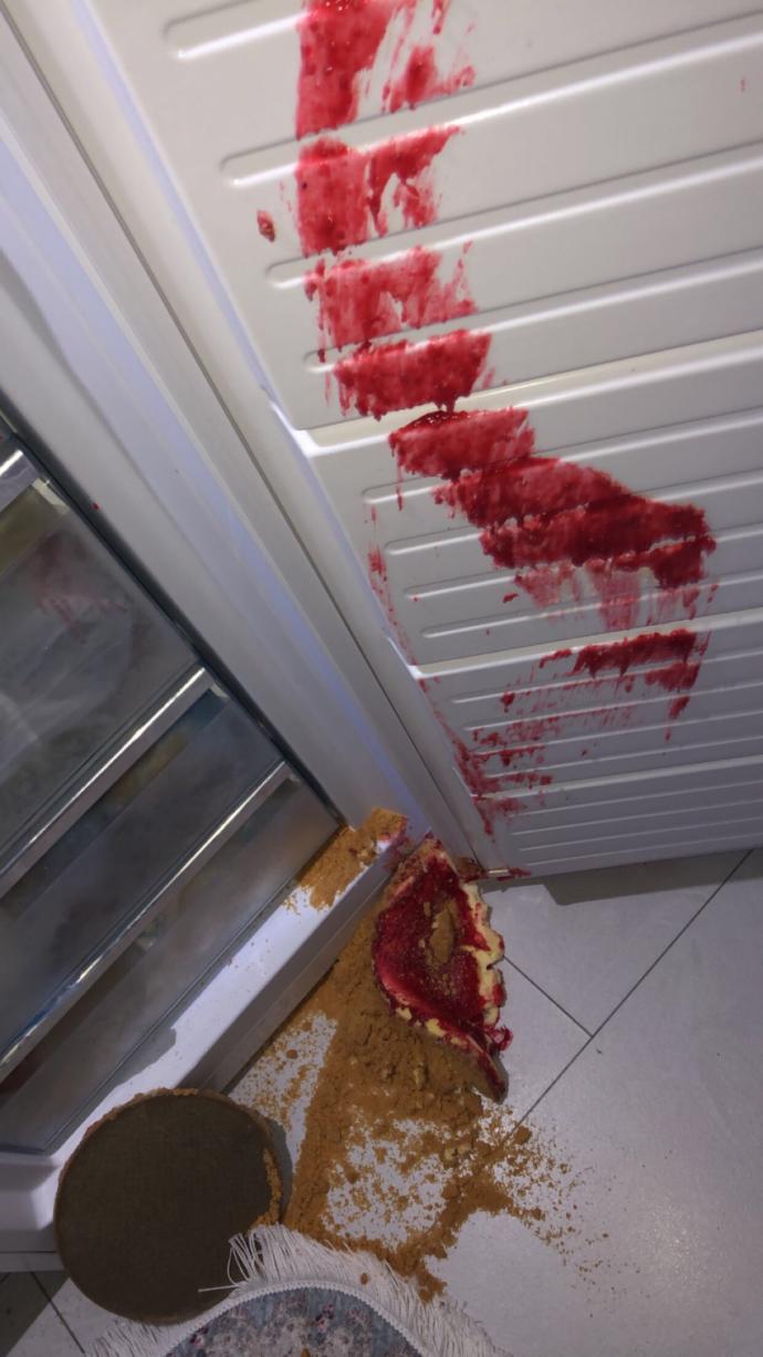 Bu pastayı tepetaklak düşürdüm. Ağlamalı mıyım?