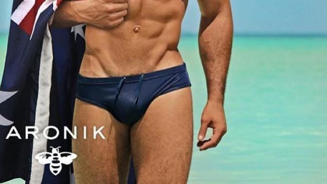 Erkekler, bir arkadaşınız size penisini gösterip kanka bu boyut nasıl dese ne dese ne yaparsınız?