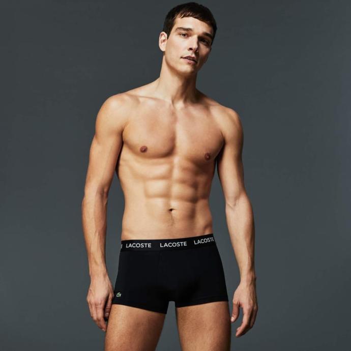 Erkek iç giyiminde beyaz donlar ''out'', seksi boxerlar ''in''! Sizce en çekici boxer bunlardan hangisi?