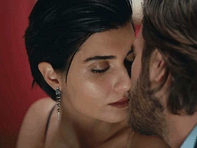 Buralar alev aldı dedirten, en tutkulu dizi çifti kimdi sence?