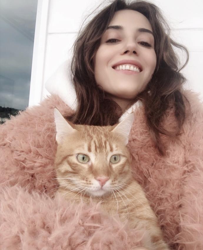 Ünlü anne-kedi çiftlerinden hangisi dünya tatlısı duruyor?