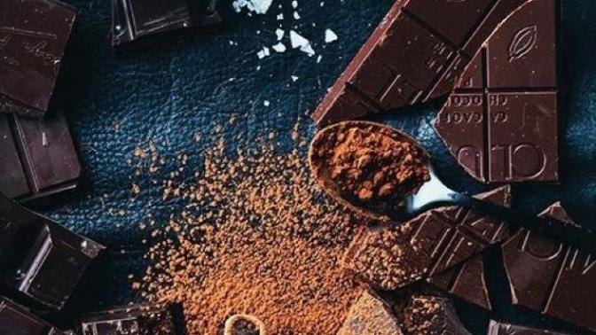 Regl iken fazla çikolata yemek karındaki sancıyı arttırır mı?
