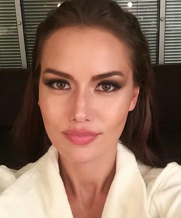 Fahriye Evcen bence çirkin, neresi güzel ya?