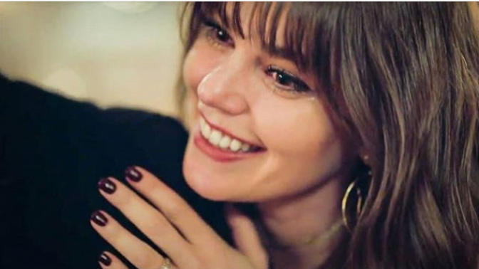 Aslı Enver mi daha güzel Hande Erçel mi sizce?