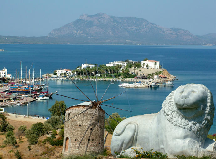 Resimdeki ünlü tatil beldemiz neresi?