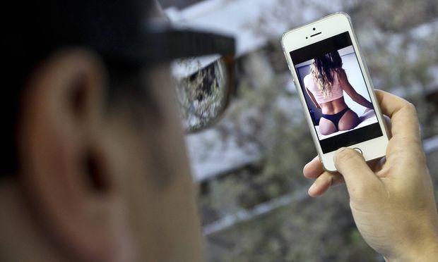 Sabahın köründe nude (çıplak fotoğraf) atan sevgiline tepkin ne olur?