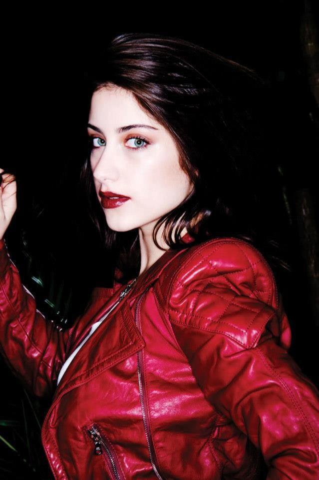 Sizce Hazal Kaya güzel mi?