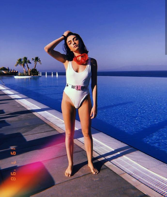 Hazar Ergüçlü ile Dilan Çiçek saç baş kavga etse kim döver?