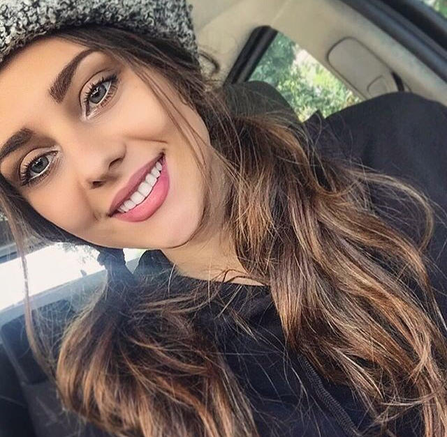 Survivor 2017 Tuğçe Melis Demir mi daha güzel Hande Erçel mi sizce?