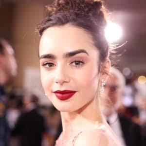 Kızlar, Lily Collins'in kaşlarını nasıl buluyorsunuz?