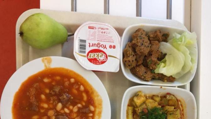 Sizin öğlen yemeği menüsünde ne var😂😂?
