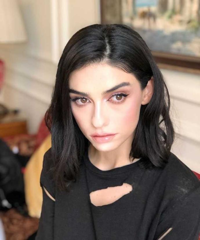 Hazar erguçlü ile Bensu Soral saç baş kavga etse kim döver?