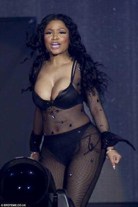 Nicki Minaj ile Cardi B saç baş kavga etse kim döver?