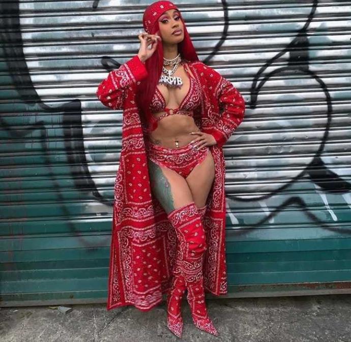 Nicki Minaj ile Cardi B saç baş kavga etse kim döver?