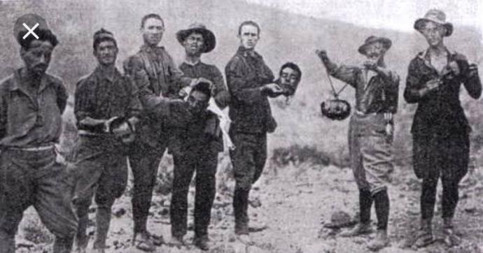 Cezayir'de milyonlarca insanı katletmiş, kadınlara tecavüz etmiş Afrika'nın zenginliklerini talan etmiş Fransa çok mu demokratik?