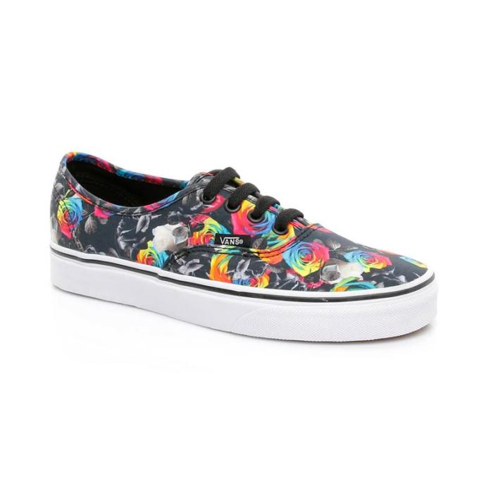 Baharı şimdiden dolabına getirecekler için hangi Vans ayakkabı uygun?