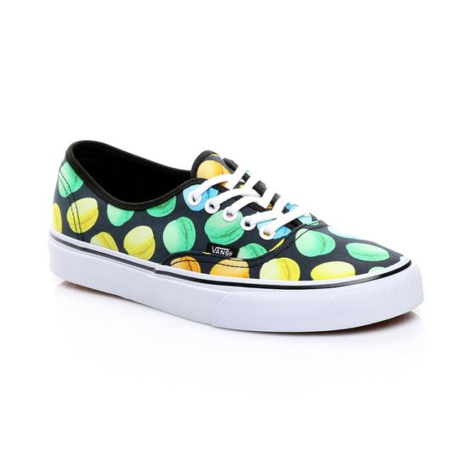 Baharı şimdiden dolabına getirecekler için hangi Vans ayakkabı uygun?