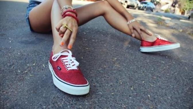 Baharı şimdiden dolabına getirecekler için hangi Vans ayakkabı uygun?