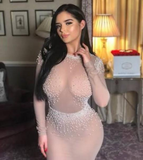 Demi Rose bu vücutla nasıl bu kadar ünlü olabildi diye kendinize soruyormusunuz?