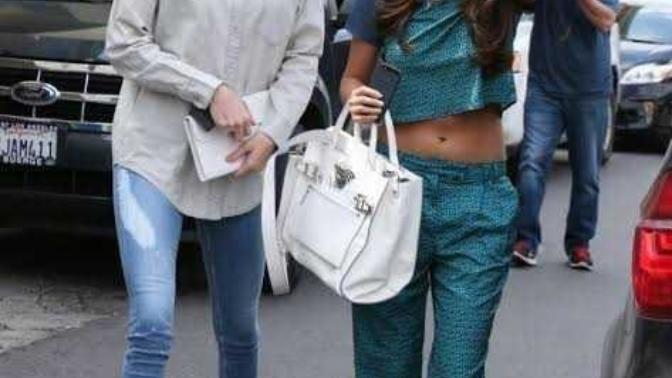 Kendall jenner mı döver Selena Gomez mi?