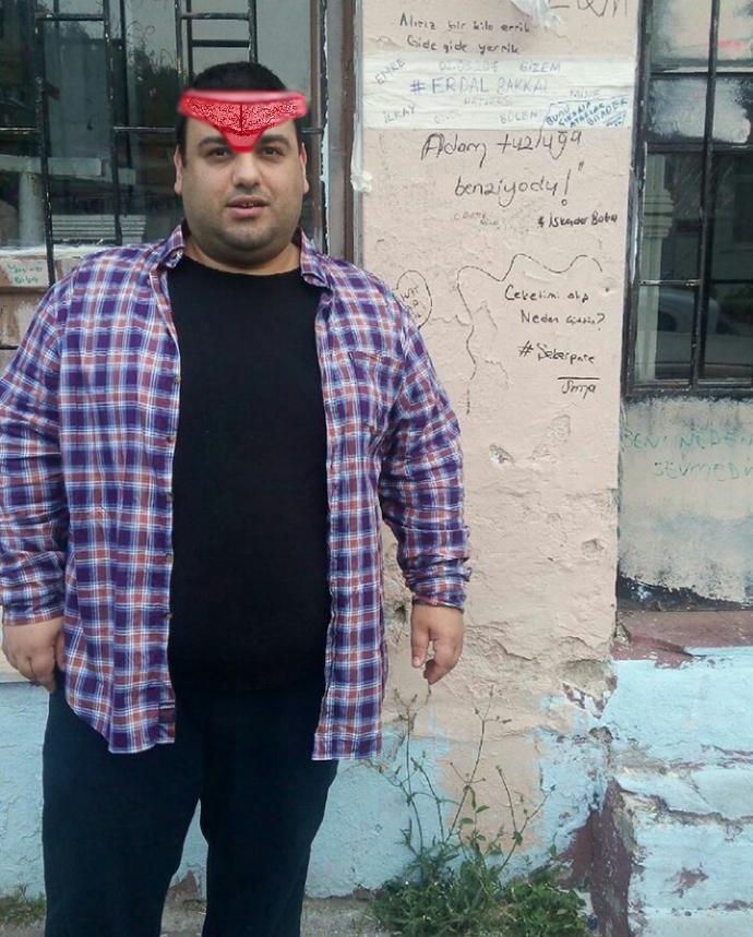 Alt katta ki dul komşum dantelli kilodunu bizim balkona düşürmüş, götürüp versem mi?