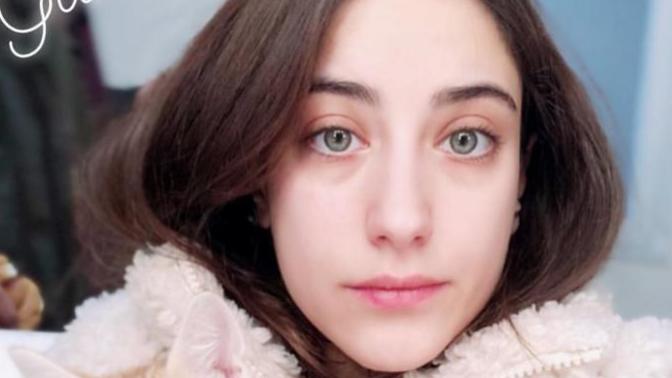 Hazal Kaya makyajsız da güzel mi?