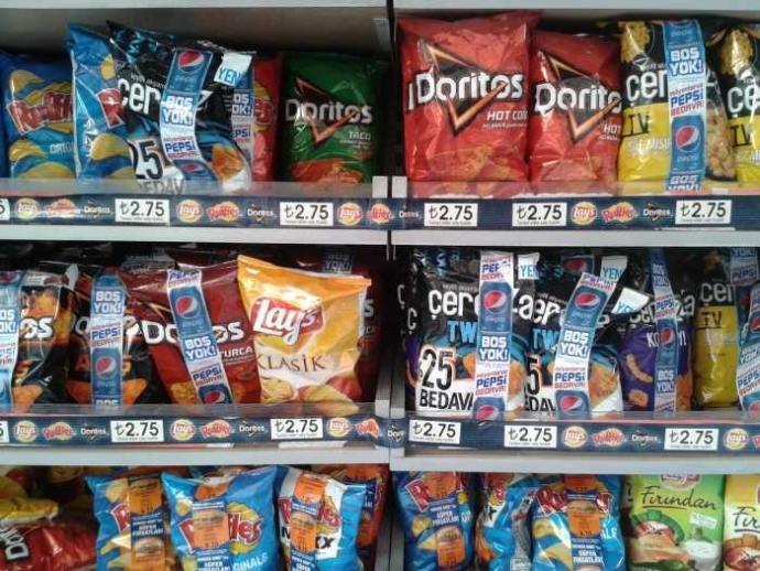 Cips seçerken neden aval aval bakıyorsunuz?